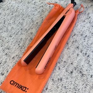 Amika 1” Ceramic Hair Straightener